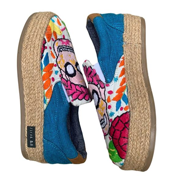 Sugar Skull Artsy Embroidered Slip on Shoes Sz 6 Espadrille Handmade Goth Unique - Picture 6 of 8